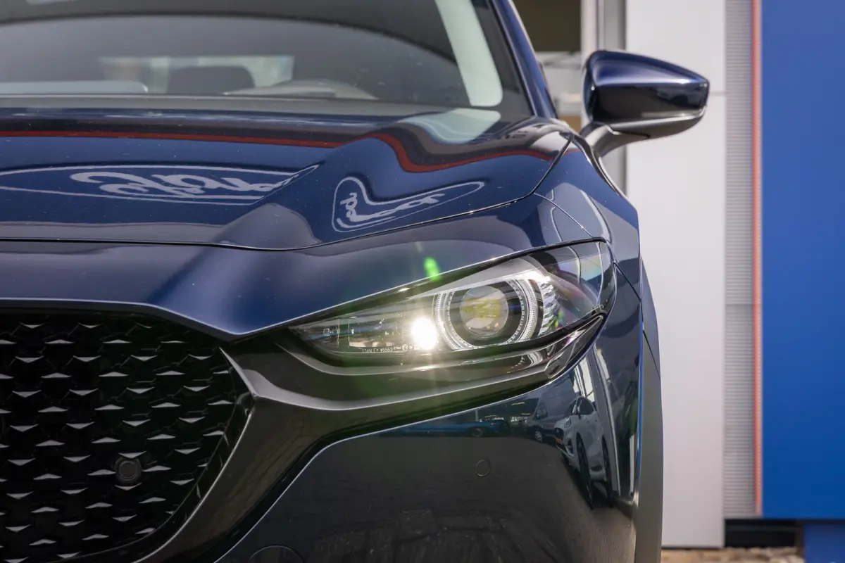 2.0 e-SkyActiv-X M Hybrid Luxury | Head-Up display | BOSE | Camera | Stoel/Stuurverwarming | Leder | Apple Carplay/Android Auto | 18''LM Velgen | Achteruitrijcamera | Apple Carplay/Android A