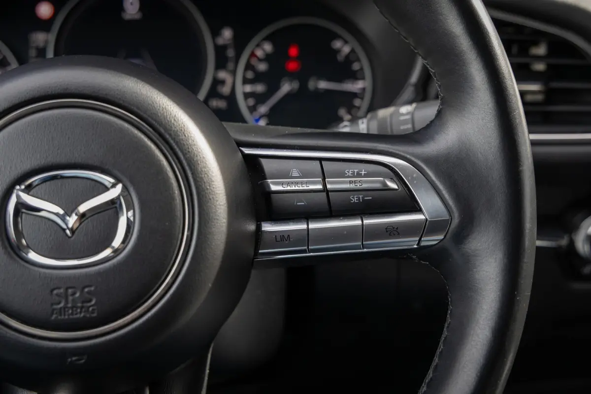 2.0 e-SkyActiv-X M Hybrid Luxury | Head-Up display | BOSE | Camera | Stoel/Stuurverwarming | Leder | Apple Carplay/Android Auto | 18''LM Velgen | Achteruitrijcamera | Apple Carplay/Android A