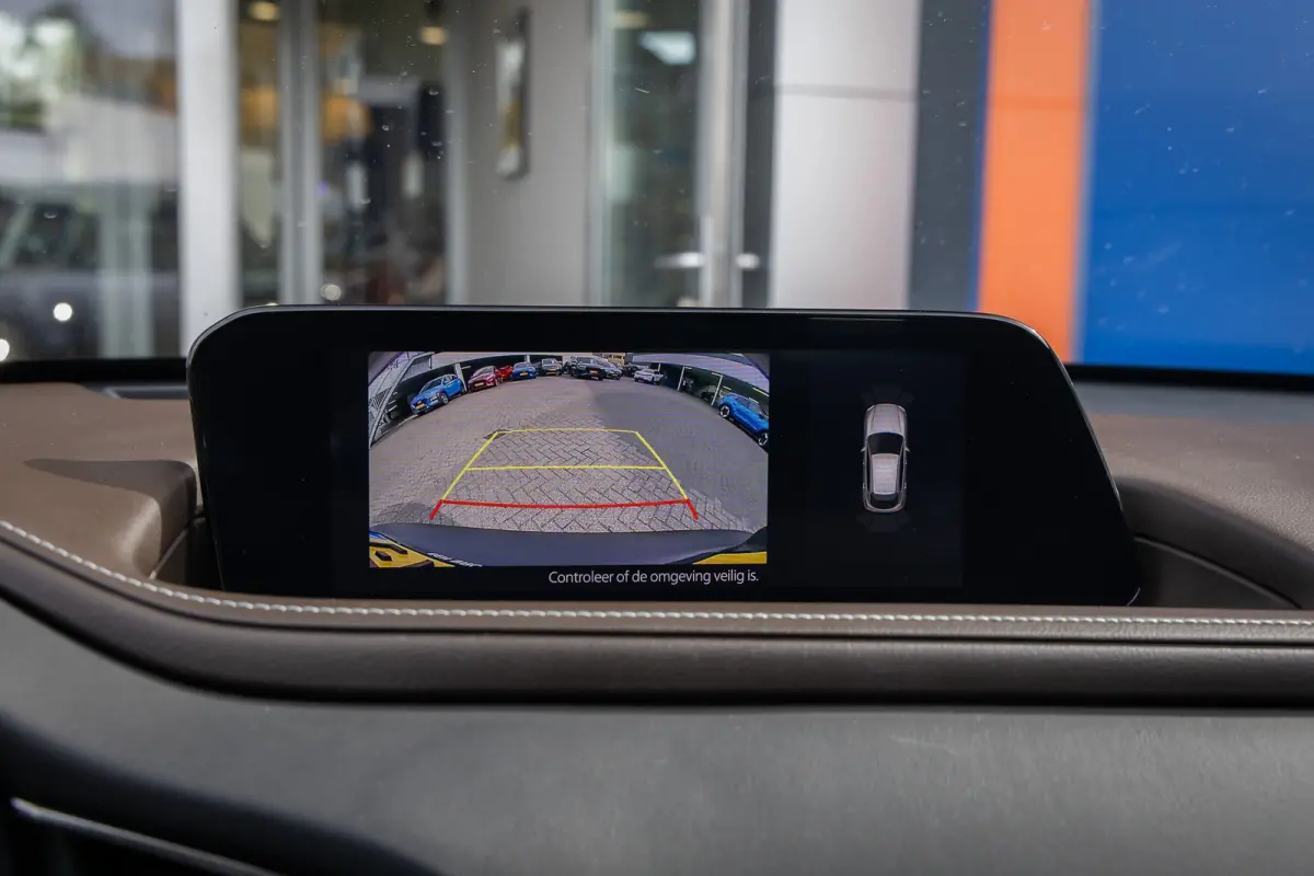 2.0 e-SkyActiv-X M Hybrid Luxury | Head-Up display | BOSE | Camera | Stoel/Stuurverwarming | Leder | Apple Carplay/Android Auto | 18''LM Velgen | Achteruitrijcamera | Apple Carplay/Android A