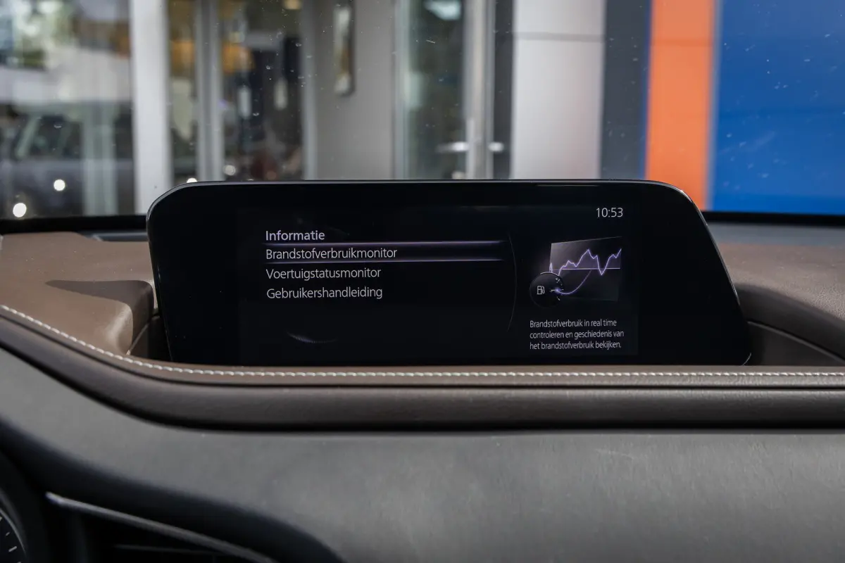 2.0 e-SkyActiv-X M Hybrid Luxury | Head-Up display | BOSE | Camera | Stoel/Stuurverwarming | Leder | Apple Carplay/Android Auto | 18''LM Velgen | Achteruitrijcamera | Apple Carplay/Android A