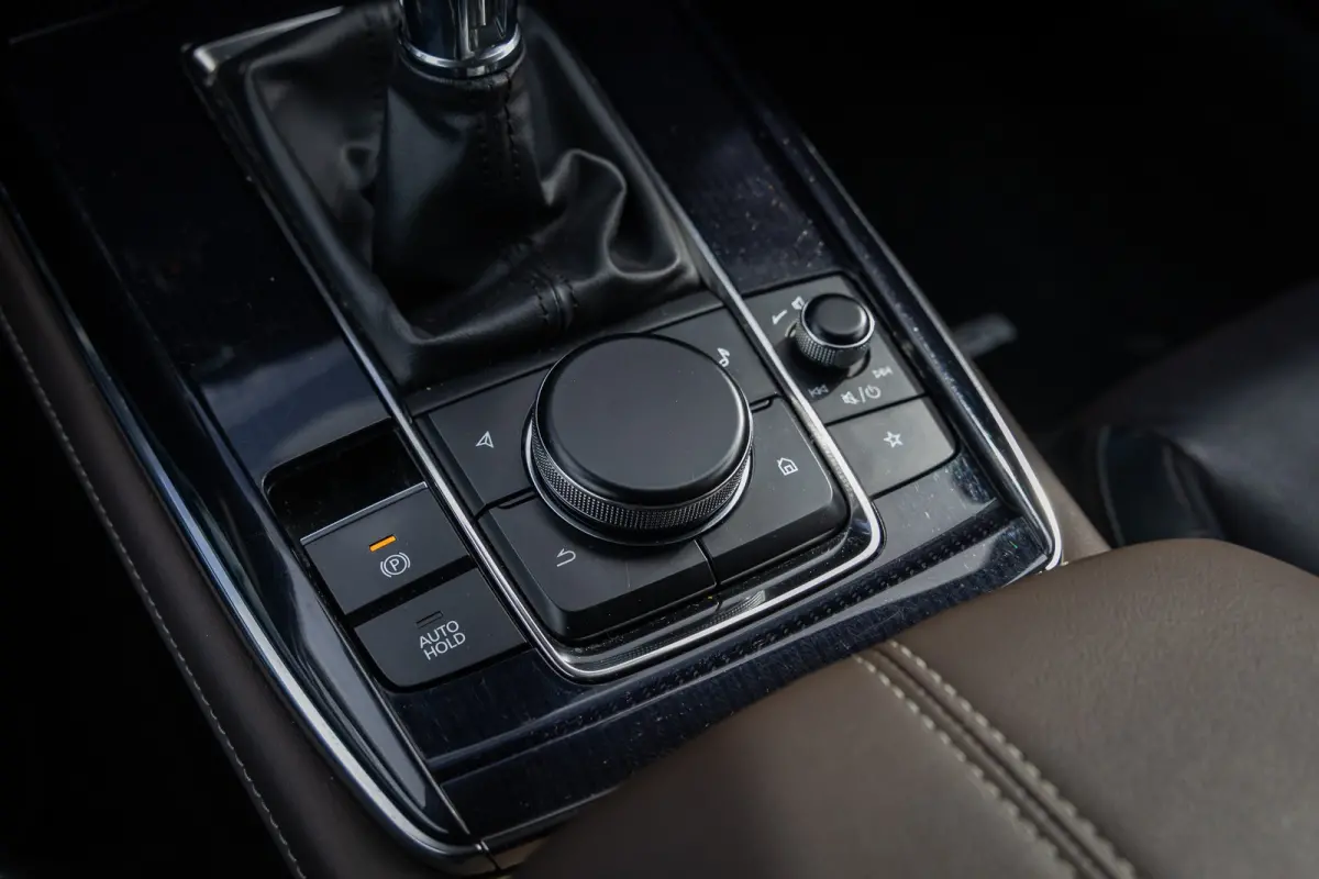 2.0 e-SkyActiv-X M Hybrid Luxury | Head-Up display | BOSE | Camera | Stoel/Stuurverwarming | Leder | Apple Carplay/Android Auto | 18''LM Velgen | Achteruitrijcamera | Apple Carplay/Android A