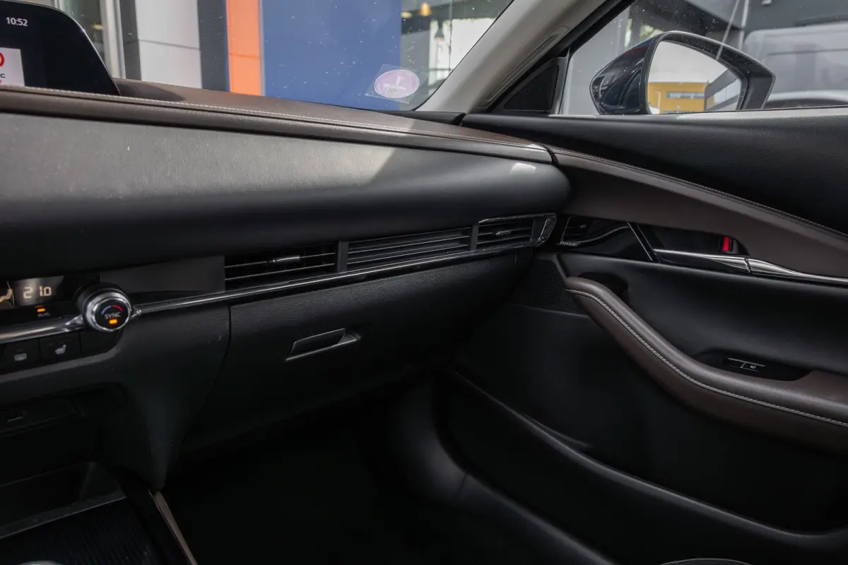 2.0 e-SkyActiv-X M Hybrid Luxury | Head-Up display | BOSE | Camera | Stoel/Stuurverwarming | Leder | Apple Carplay/Android Auto | 18''LM Velgen | Achteruitrijcamera | Apple Carplay/Android A