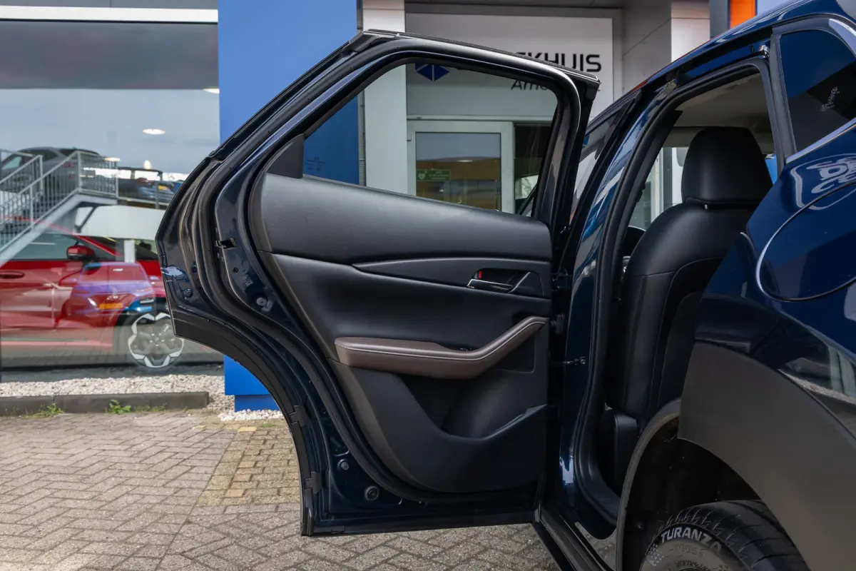 2.0 e-SkyActiv-X M Hybrid Luxury | Head-Up display | BOSE | Camera | Stoel/Stuurverwarming | Leder | Apple Carplay/Android Auto | 18''LM Velgen | Achteruitrijcamera | Apple Carplay/Android A