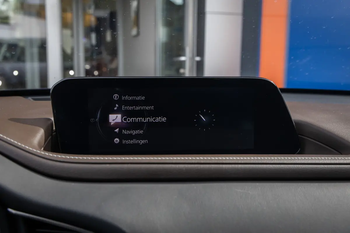2.0 e-SkyActiv-X M Hybrid Luxury | Head-Up display | BOSE | Camera | Stoel/Stuurverwarming | Leder | Apple Carplay/Android Auto | 18''LM Velgen | Achteruitrijcamera | Apple Carplay/Android A