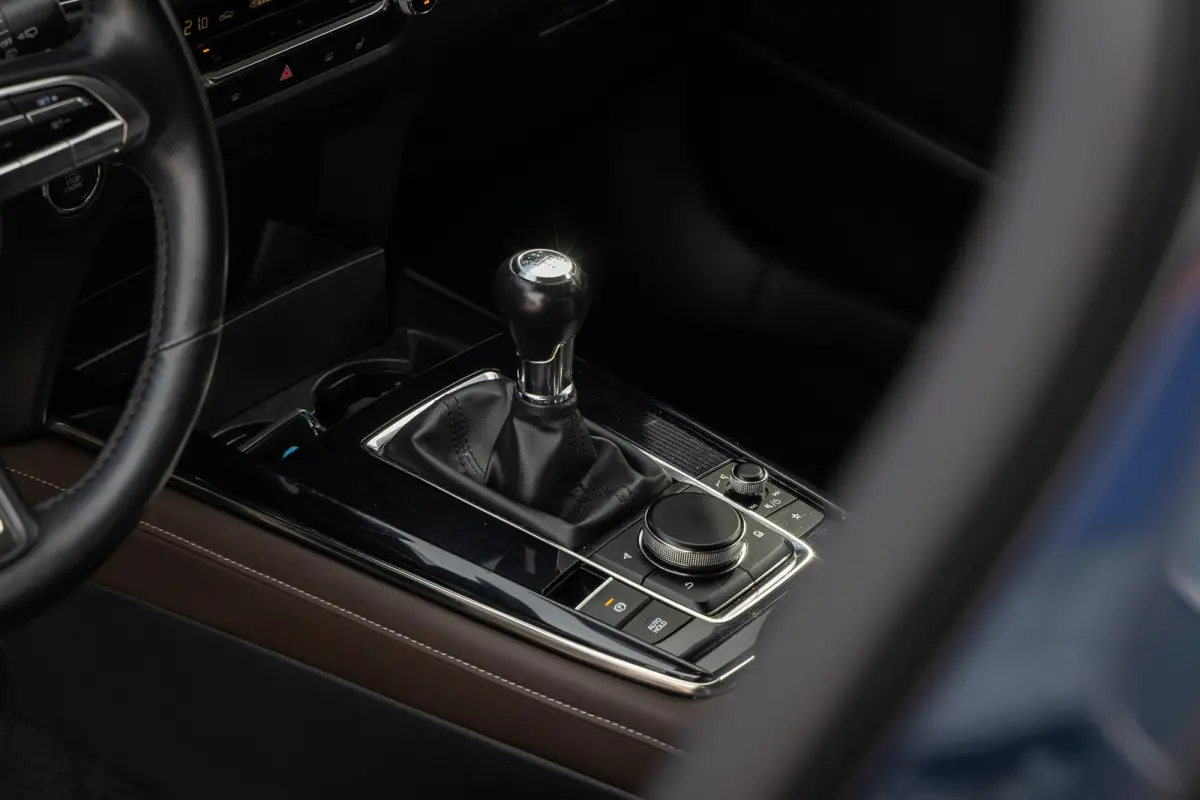 2.0 e-SkyActiv-X M Hybrid Luxury | Head-Up display | BOSE | Camera | Stoel/Stuurverwarming | Leder | Apple Carplay/Android Auto | 18''LM Velgen | Achteruitrijcamera | Apple Carplay/Android A