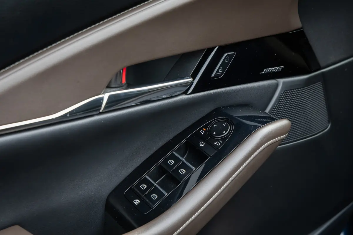 2.0 e-SkyActiv-X M Hybrid Luxury | Head-Up display | BOSE | Camera | Stoel/Stuurverwarming | Leder | Apple Carplay/Android Auto | 18''LM Velgen | Achteruitrijcamera | Apple Carplay/Android A