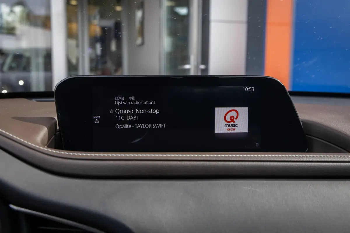 2.0 e-SkyActiv-X M Hybrid Luxury | Head-Up display | BOSE | Camera | Stoel/Stuurverwarming | Leder | Apple Carplay/Android Auto | 18''LM Velgen | Achteruitrijcamera | Apple Carplay/Android A