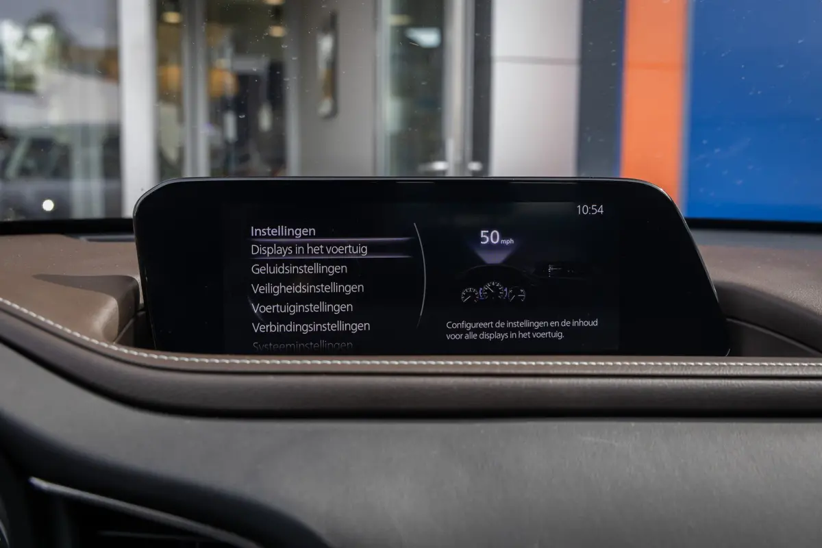 2.0 e-SkyActiv-X M Hybrid Luxury | Head-Up display | BOSE | Camera | Stoel/Stuurverwarming | Leder | Apple Carplay/Android Auto | 18''LM Velgen | Achteruitrijcamera | Apple Carplay/Android A