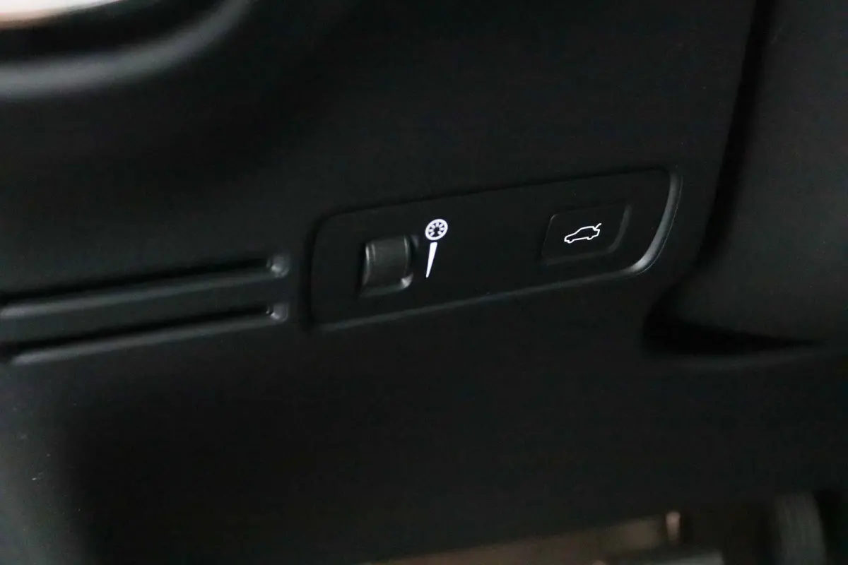 T2 Inscription | Stoel en stuurwielverwarming | Adaptieve Cruise control | Lederen bekleding | Parkeersensoren voor en achter | LED |