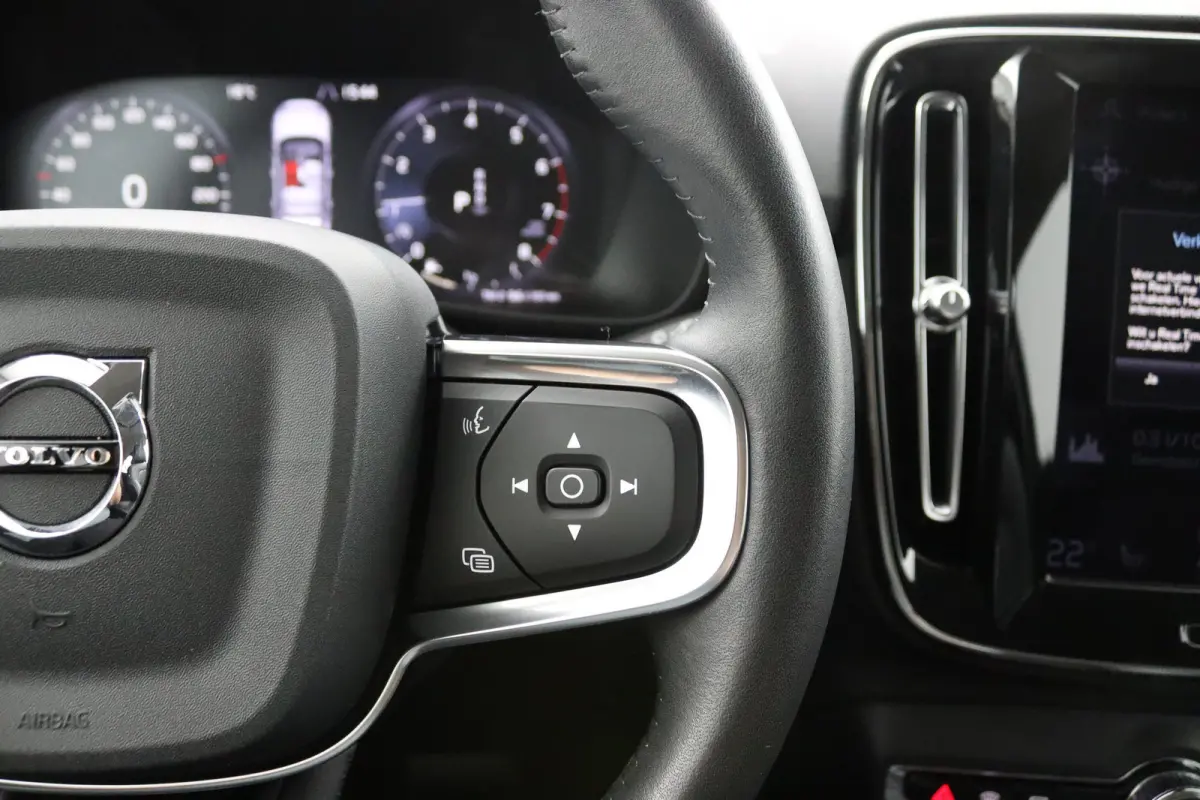 T2 Inscription | Stoel en stuurwielverwarming | Adaptieve Cruise control | Lederen bekleding | Parkeersensoren voor en achter | LED |