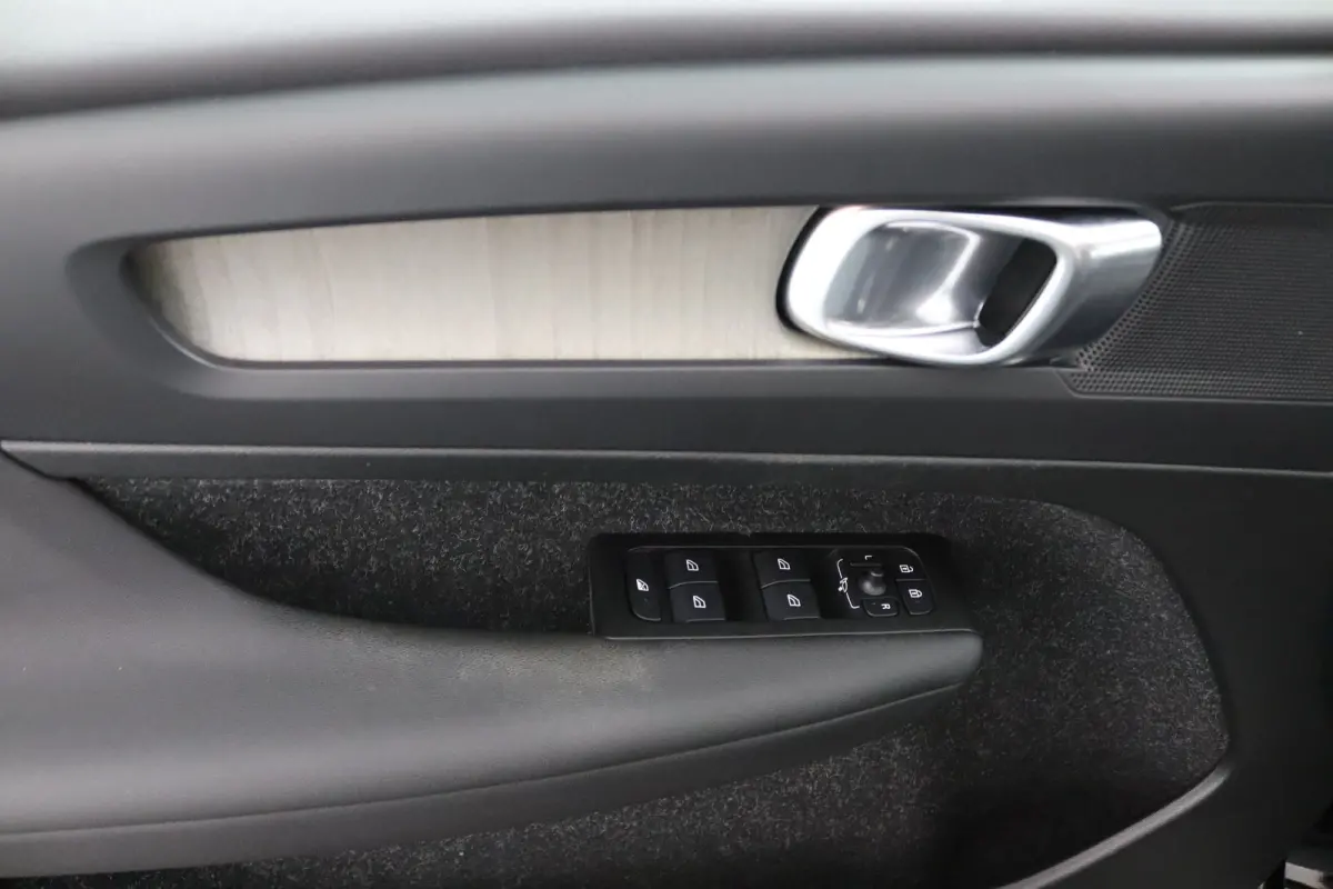 T2 Inscription | Stoel en stuurwielverwarming | Adaptieve Cruise control | Lederen bekleding | Parkeersensoren voor en achter | LED |