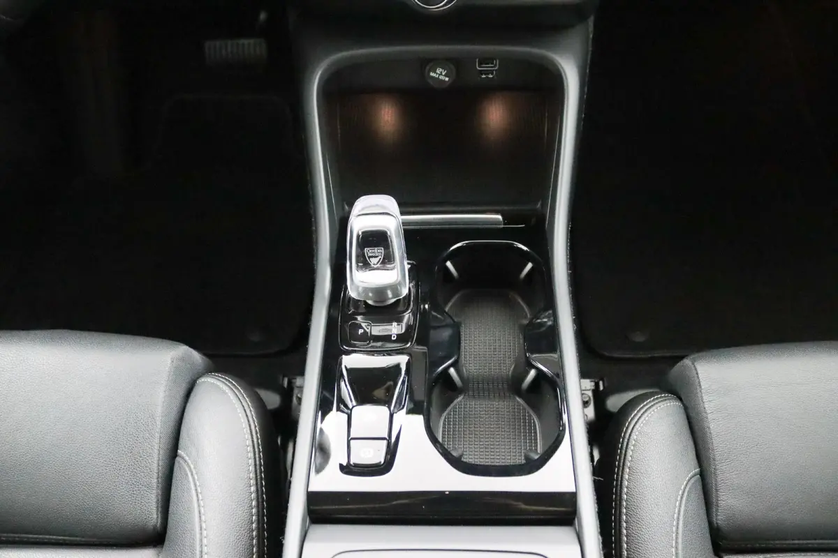 T2 Inscription | Stoel en stuurwielverwarming | Adaptieve Cruise control | Lederen bekleding | Parkeersensoren voor en achter | LED |