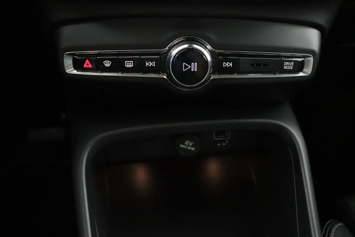 T2 Inscription | Stoel en stuurwielverwarming | Adaptieve Cruise control | Lederen bekleding | Parkeersensoren voor en achter | LED |