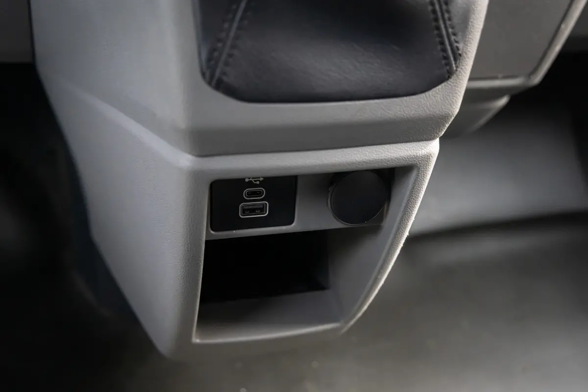300 2.0 TDCI L2H1 Trend | BPM Vrij | Camera | Laadruimte Bescherming | Apple Carplay/Android Auto | Verwarmbare voorruit | | Apple Carplay/Android Auto|telefoonintegratie premium | Bestuurde