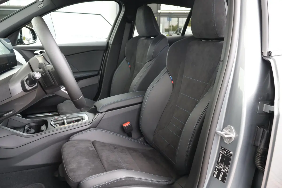 120 M Sport Design Edition M Sportpakket/ Stuurwielrand verwarmd/ Achteruitrijcamera/ Getint Glas/ Sportstoelen/ Driving Assistant