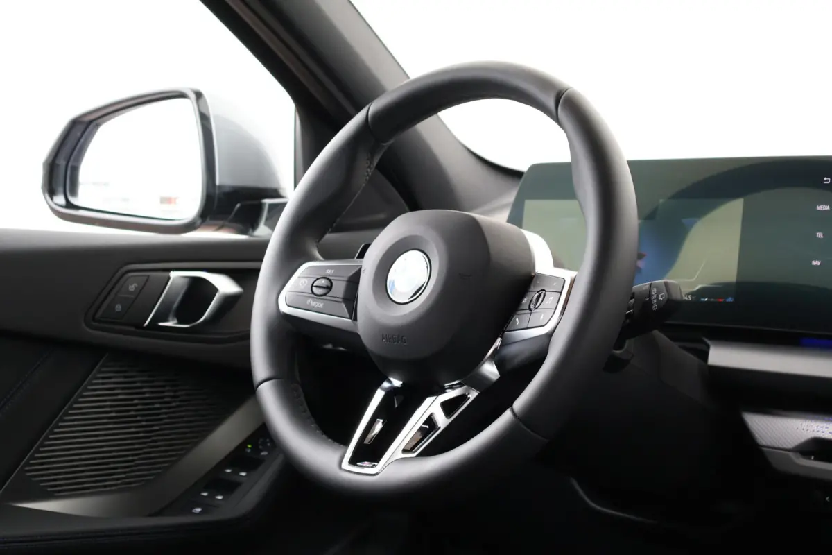 120 M Sport Design Edition M Sportpakket/ Stuurwielrand verwarmd/ Achteruitrijcamera/ Getint Glas/ Sportstoelen/ Driving Assistant