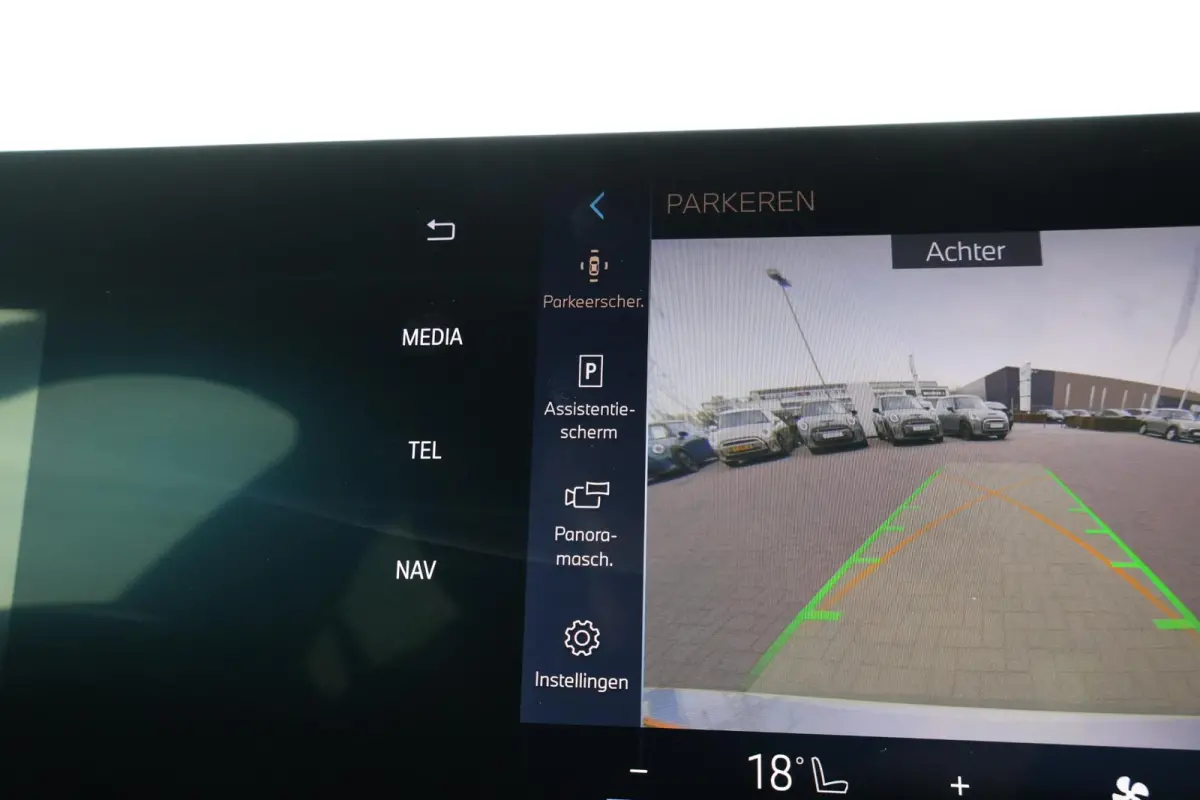 120 M Sport Design Edition M Sportpakket/ Stuurwielrand verwarmd/ Achteruitrijcamera/ Getint Glas/ Sportstoelen/ Driving Assistant