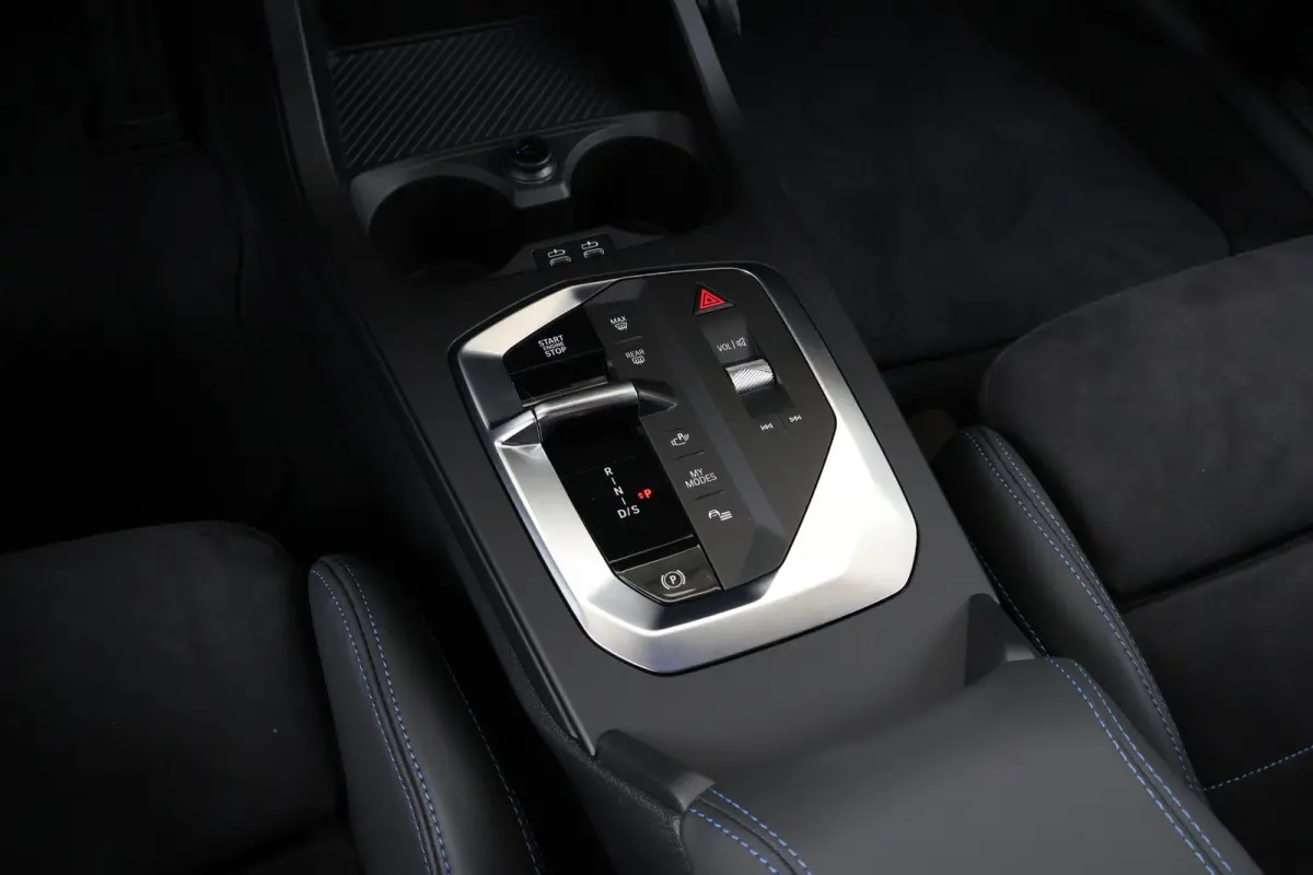 120 M Sport Design Edition M Sportpakket/ Stuurwielrand verwarmd/ Achteruitrijcamera/ Getint Glas/ Sportstoelen/ Driving Assistant