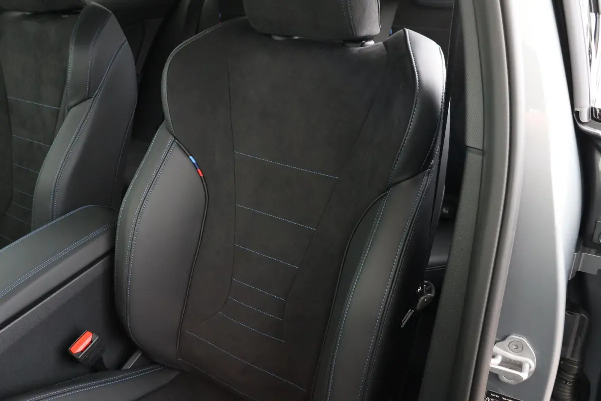 120 M Sport Design Edition M Sportpakket/ Stuurwielrand verwarmd/ Achteruitrijcamera/ Getint Glas/ Sportstoelen/ Driving Assistant