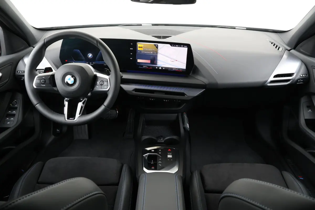 120 M Sport Design Edition M Sportpakket/ Stuurwielrand verwarmd/ Achteruitrijcamera/ Getint Glas/ Sportstoelen/ Driving Assistant