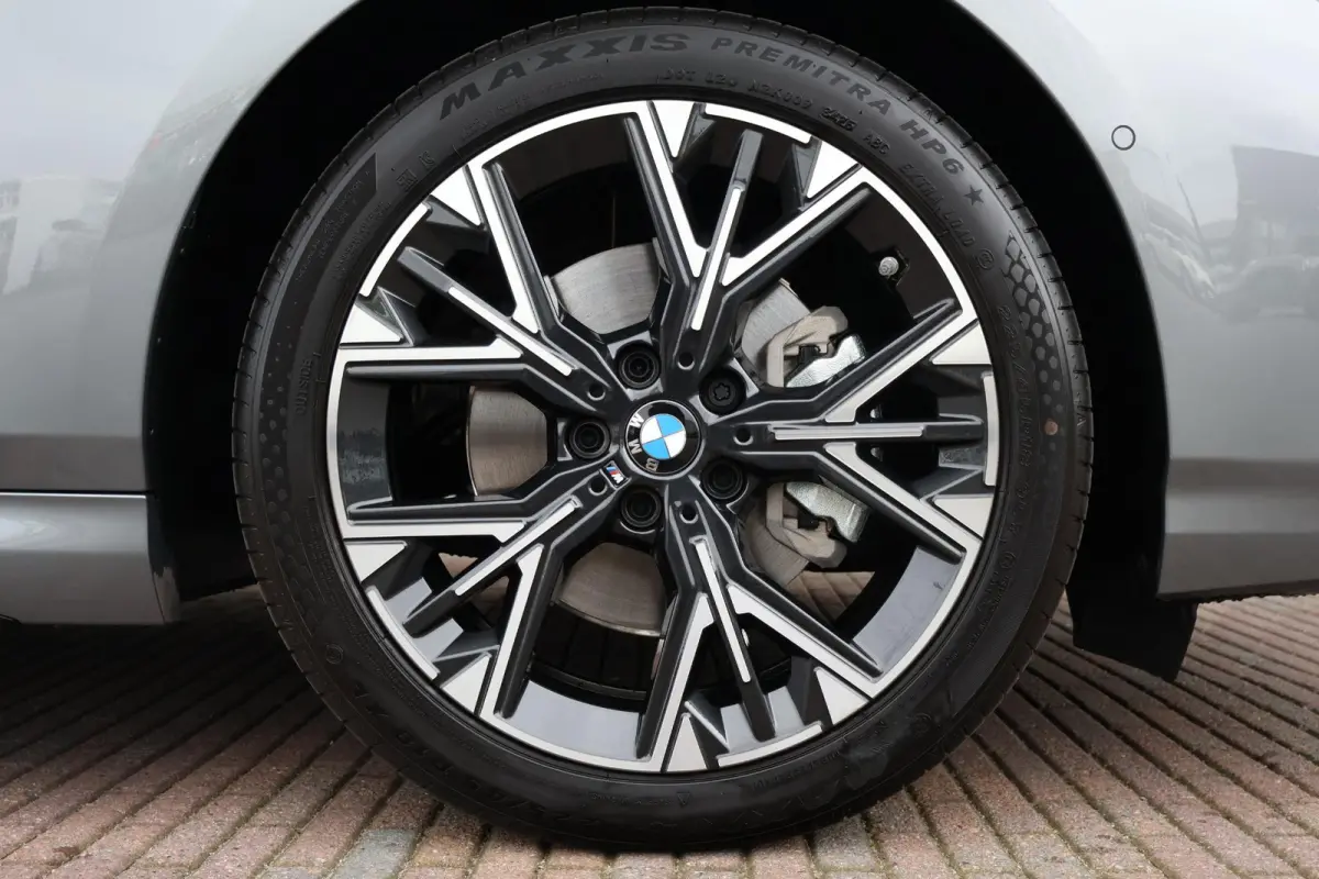 120 M Sport Design Edition M Sportpakket/ Stuurwielrand verwarmd/ Achteruitrijcamera/ Getint Glas/ Sportstoelen/ Driving Assistant