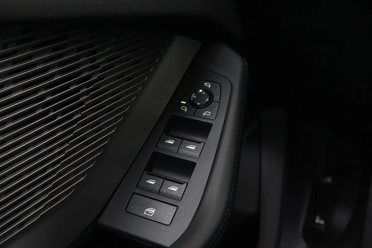 120 M Sport Design Edition M Sportpakket/ Stuurwielrand verwarmd/ Achteruitrijcamera/ Getint Glas/ Sportstoelen/ Driving Assistant