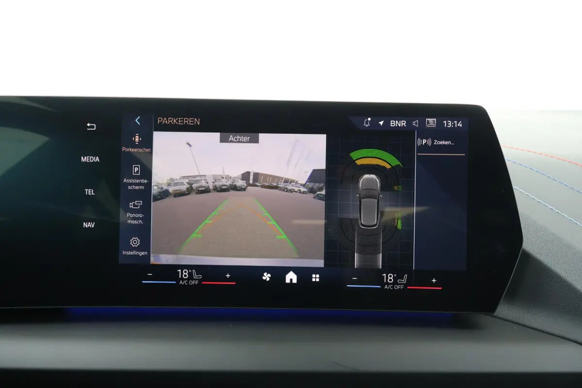 120 M Sport Design Edition M Sportpakket/ Stuurwielrand verwarmd/ Achteruitrijcamera/ Getint Glas/ Sportstoelen/ Driving Assistant