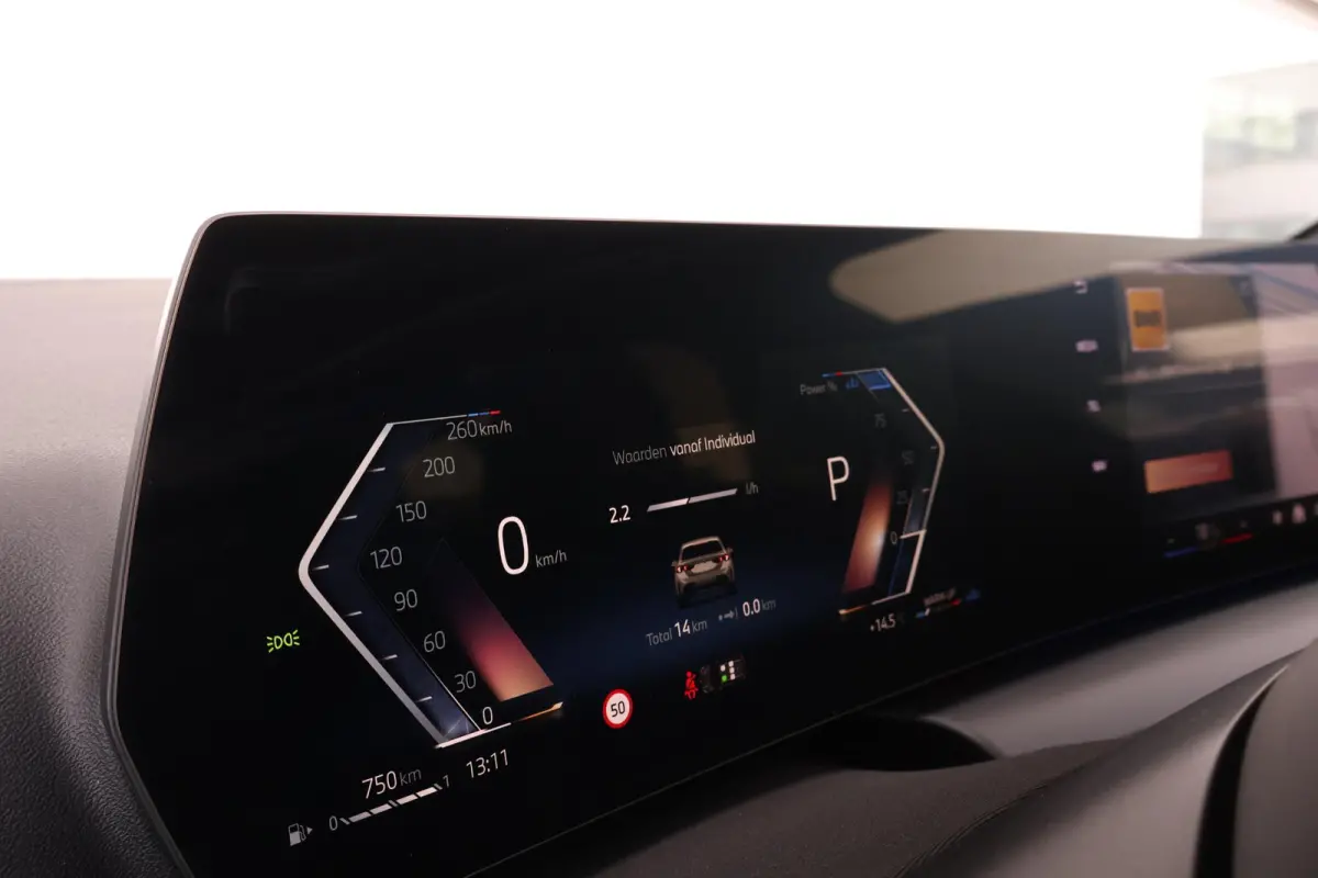 120 M Sport Design Edition M Sportpakket/ Stuurwielrand verwarmd/ Achteruitrijcamera/ Getint Glas/ Sportstoelen/ Driving Assistant
