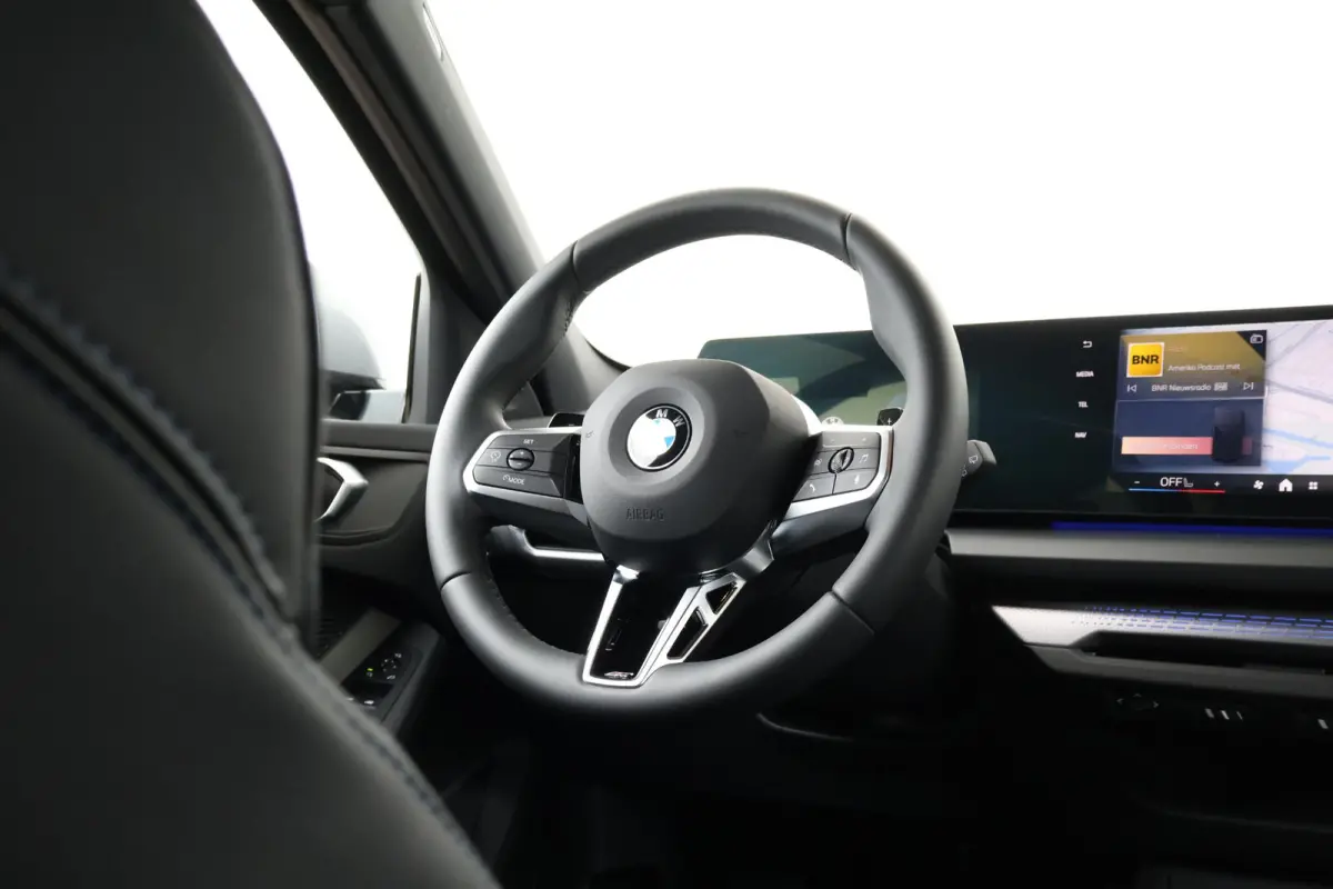 120 M Sport Design Edition M Sportpakket/ Stuurwielrand verwarmd/ Achteruitrijcamera/ Getint Glas/ Sportstoelen/ Driving Assistant