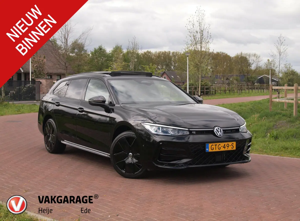 1.5 eHybrid R-Line Edition | Panoramadak | Black-Style | Head-Up Display | Trekhaak | Sfeerverlichting | NL-Auto |