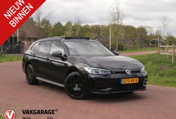1.5 eHybrid R-Line Edition | Panoramadak | Black-Style | Head-Up Display | Trekhaak | Sfeerverlichting | NL-Auto |