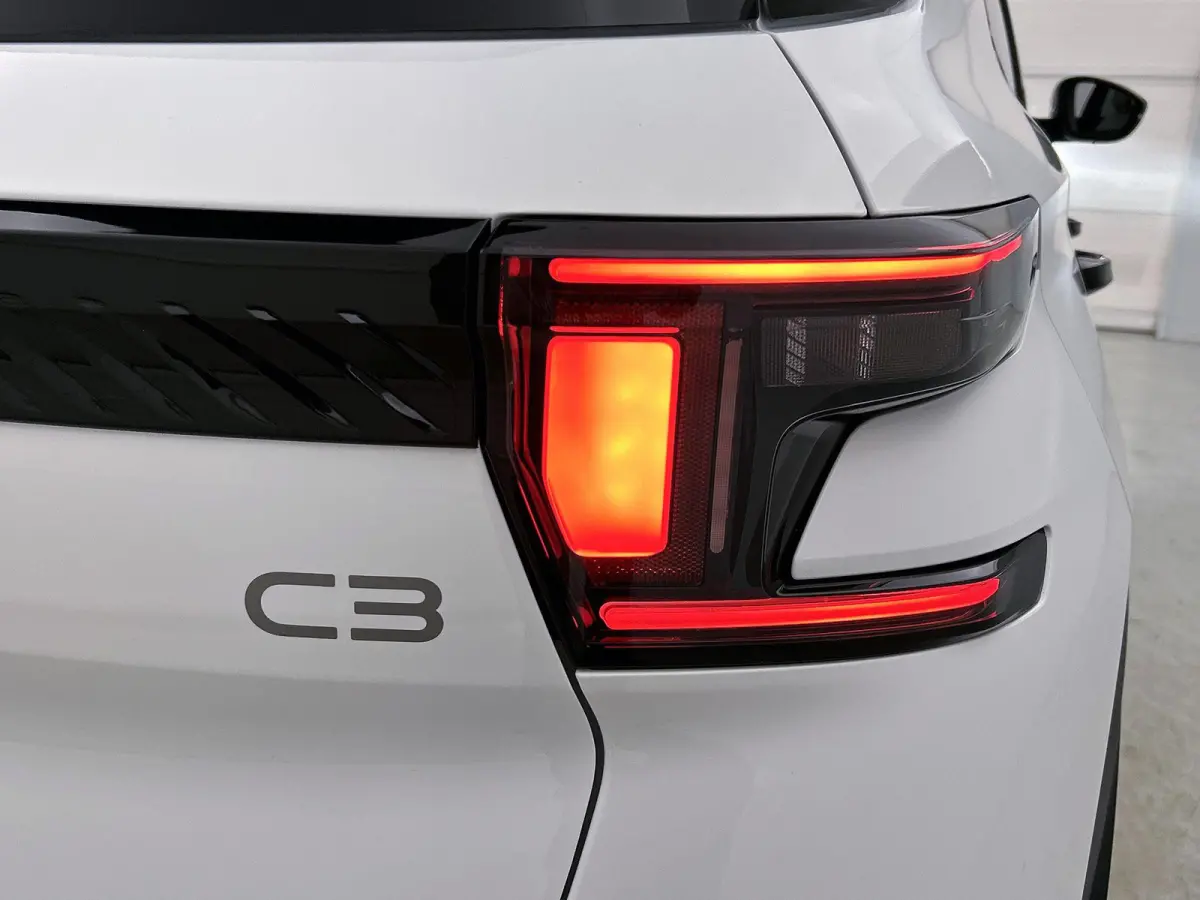 SUV Max Hybrid 7p. 145pk Automaat | 7 zitplaatsen | Navigatie | Achteruitrijcamera | Climate Control | Cruise Control | Parkeersensoren v+a | Dodehoeksensor | Bluetooth | Draadloze Apple Car