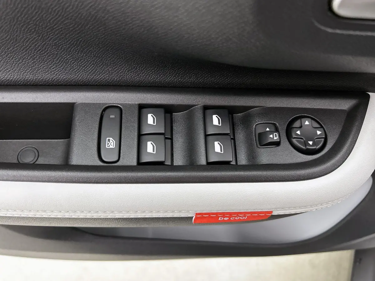 SUV Max Hybrid 7p. 145pk Automaat | 7 zitplaatsen | Navigatie | Achteruitrijcamera | Climate Control | Cruise Control | Parkeersensoren v+a | Dodehoeksensor | Bluetooth | Draadloze Apple Car