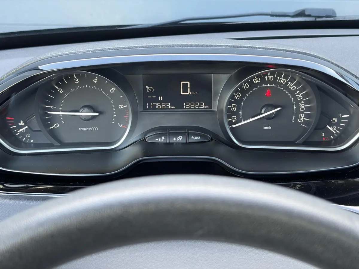1.2 PureTech Active 2e Eigenaar,Navi,Dealer Onderhouden,Airco,Cruise,Carplay,5 Deurs,Net beurt gehad,N.A.P,Apk tot 04-2027