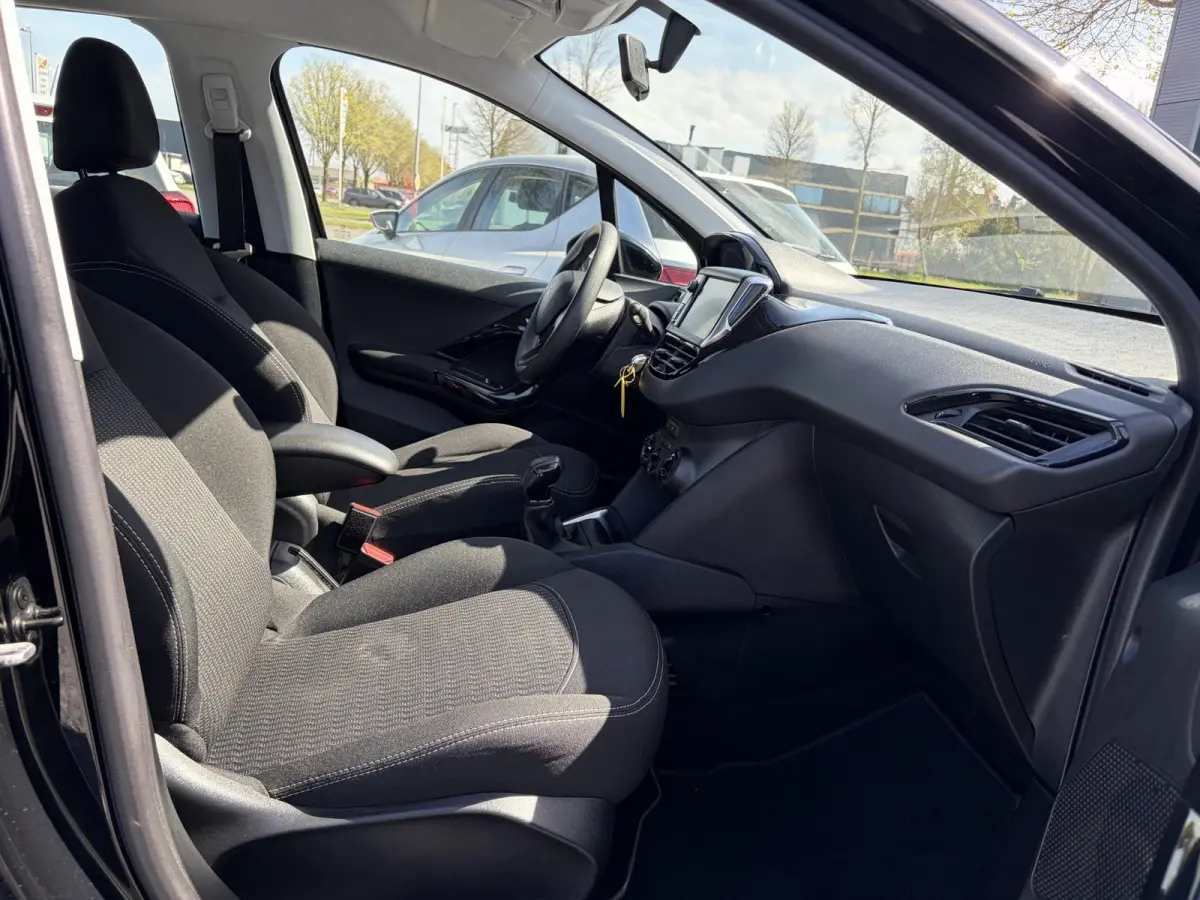 1.2 PureTech Active 2e Eigenaar,Navi,Dealer Onderhouden,Airco,Cruise,Carplay,5 Deurs,Net beurt gehad,N.A.P,Apk tot 04-2027