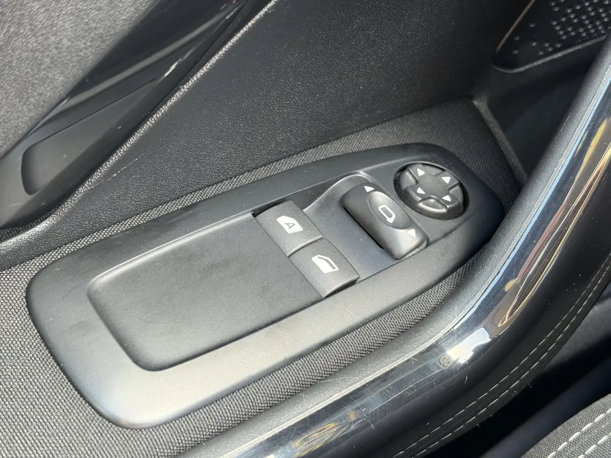 1.2 PureTech Active 2e Eigenaar,Navi,Dealer Onderhouden,Airco,Cruise,Carplay,5 Deurs,Net beurt gehad,N.A.P,Apk tot 04-2027
