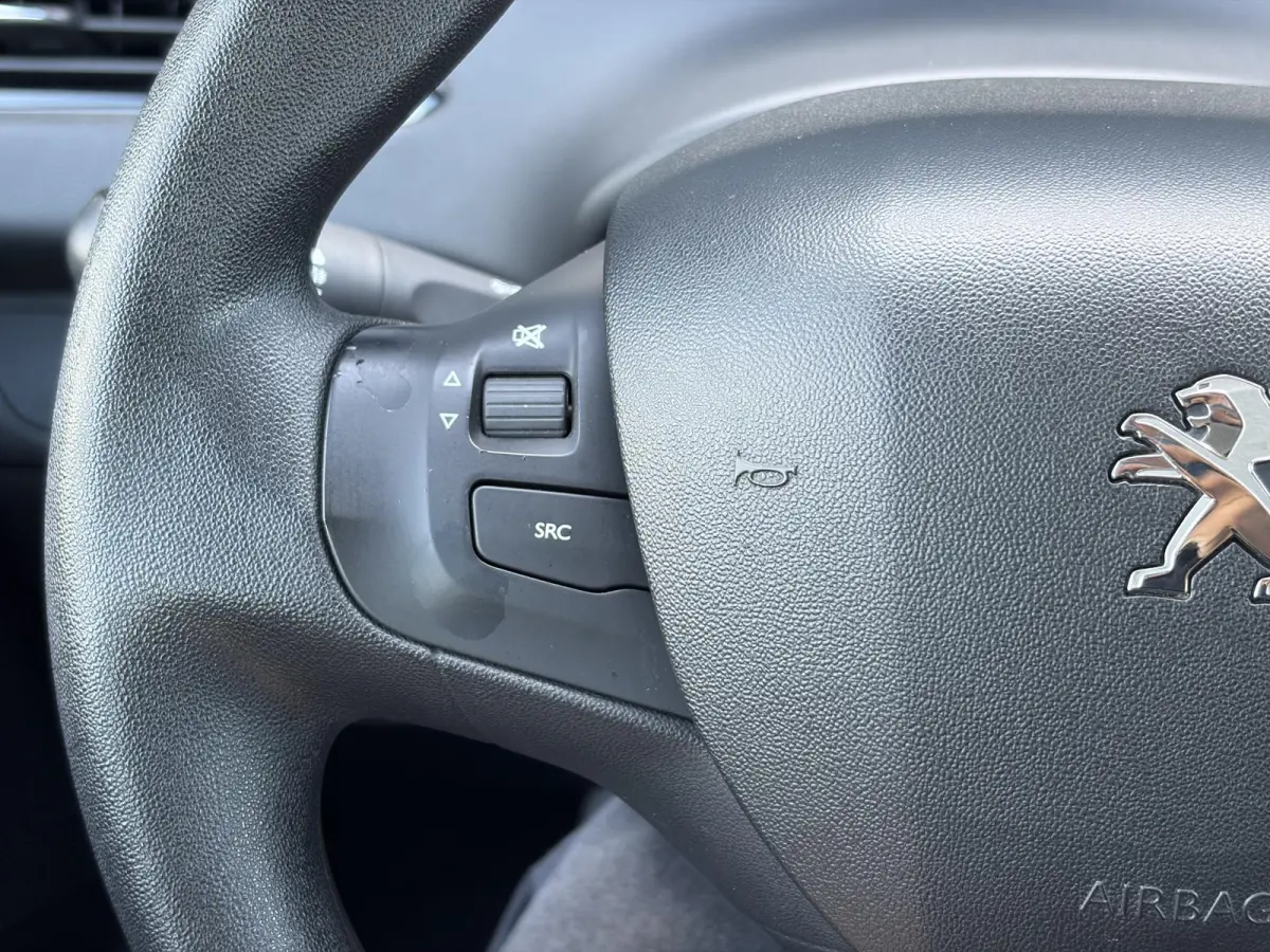 1.2 PureTech Active 2e Eigenaar,Navi,Dealer Onderhouden,Airco,Cruise,Carplay,5 Deurs,Net beurt gehad,N.A.P,Apk tot 04-2027