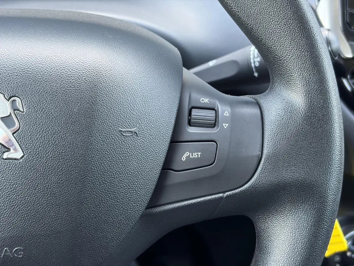 1.2 PureTech Active 2e Eigenaar,Navi,Dealer Onderhouden,Airco,Cruise,Carplay,5 Deurs,Net beurt gehad,N.A.P,Apk tot 04-2027