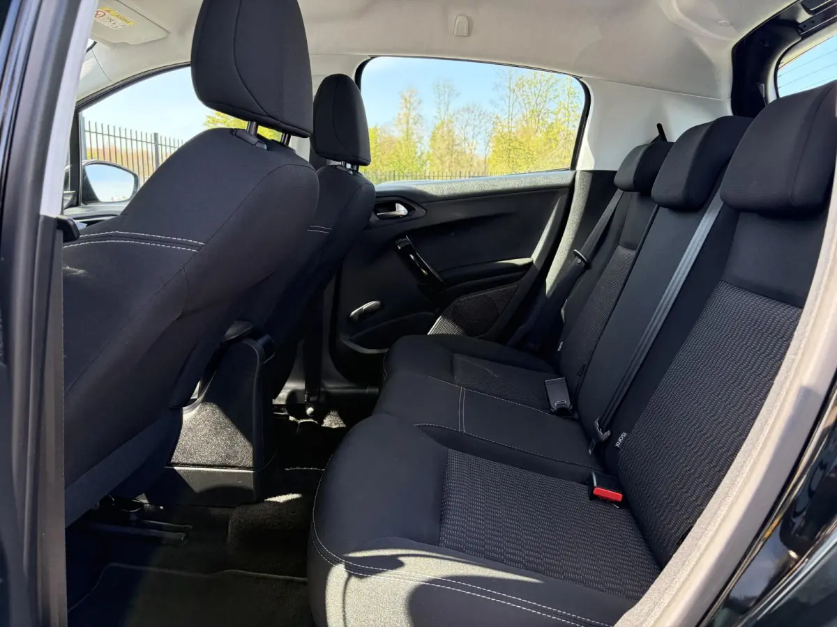 1.2 PureTech Active 2e Eigenaar,Navi,Dealer Onderhouden,Airco,Cruise,Carplay,5 Deurs,Net beurt gehad,N.A.P,Apk tot 04-2027