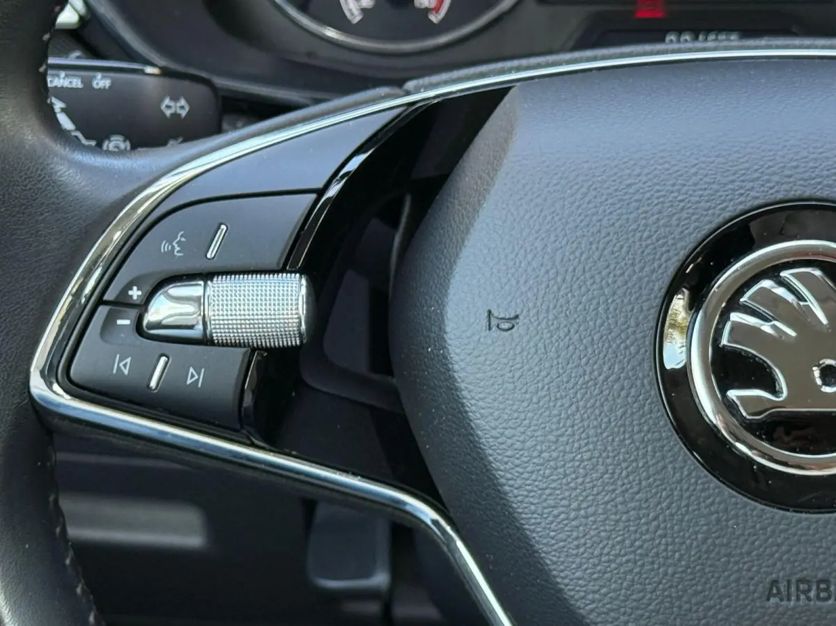 1.0 TSI Business Edition Aut*Led*Car-Play*Clima