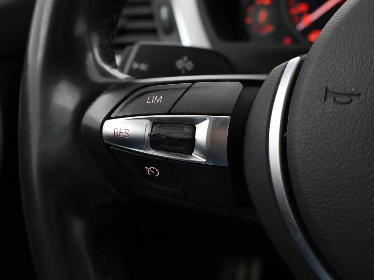 318i M-SPORT + AFN. TREKHAAK | LEDER SPORTINT. | DIGITALE COCKPIT | STOELVERWARMING