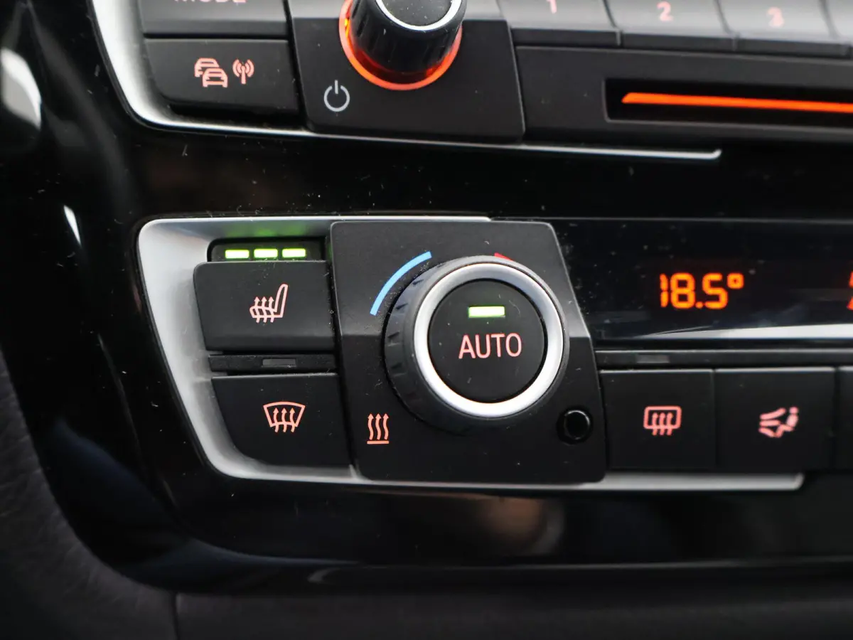 318i M-SPORT + AFN. TREKHAAK | LEDER SPORTINT. | DIGITALE COCKPIT | STOELVERWARMING