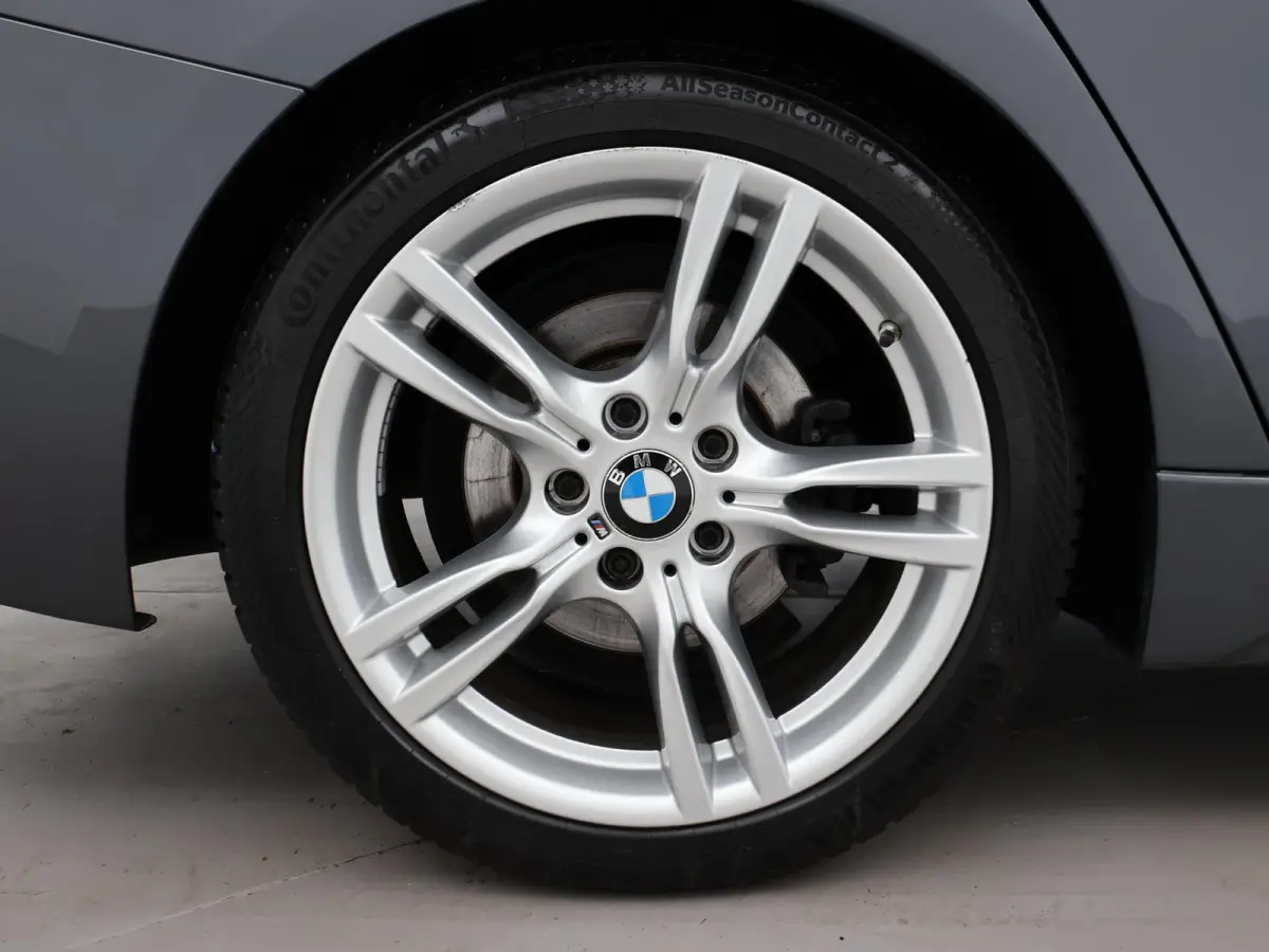 318i M-SPORT + AFN. TREKHAAK | LEDER SPORTINT. | DIGITALE COCKPIT | STOELVERWARMING