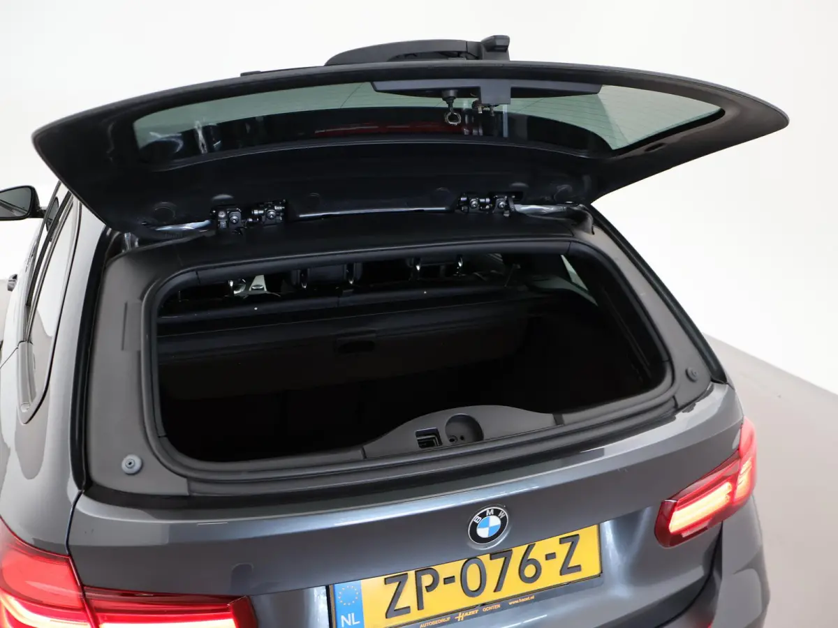 318i M-SPORT + AFN. TREKHAAK | LEDER SPORTINT. | DIGITALE COCKPIT | STOELVERWARMING