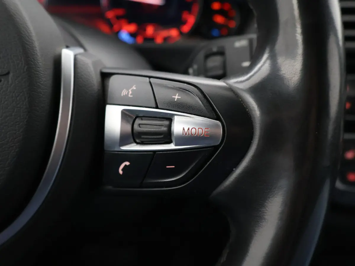 318i M-SPORT + AFN. TREKHAAK | LEDER SPORTINT. | DIGITALE COCKPIT | STOELVERWARMING
