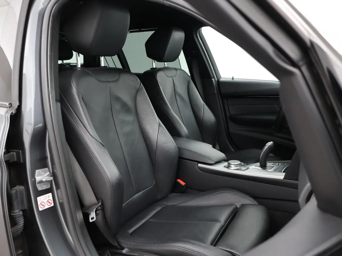 318i M-SPORT + AFN. TREKHAAK | LEDER SPORTINT. | DIGITALE COCKPIT | STOELVERWARMING