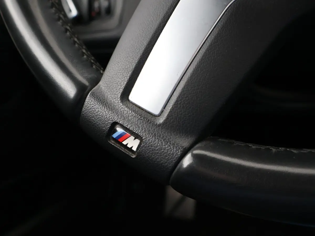 318i M-SPORT + AFN. TREKHAAK | LEDER SPORTINT. | DIGITALE COCKPIT | STOELVERWARMING