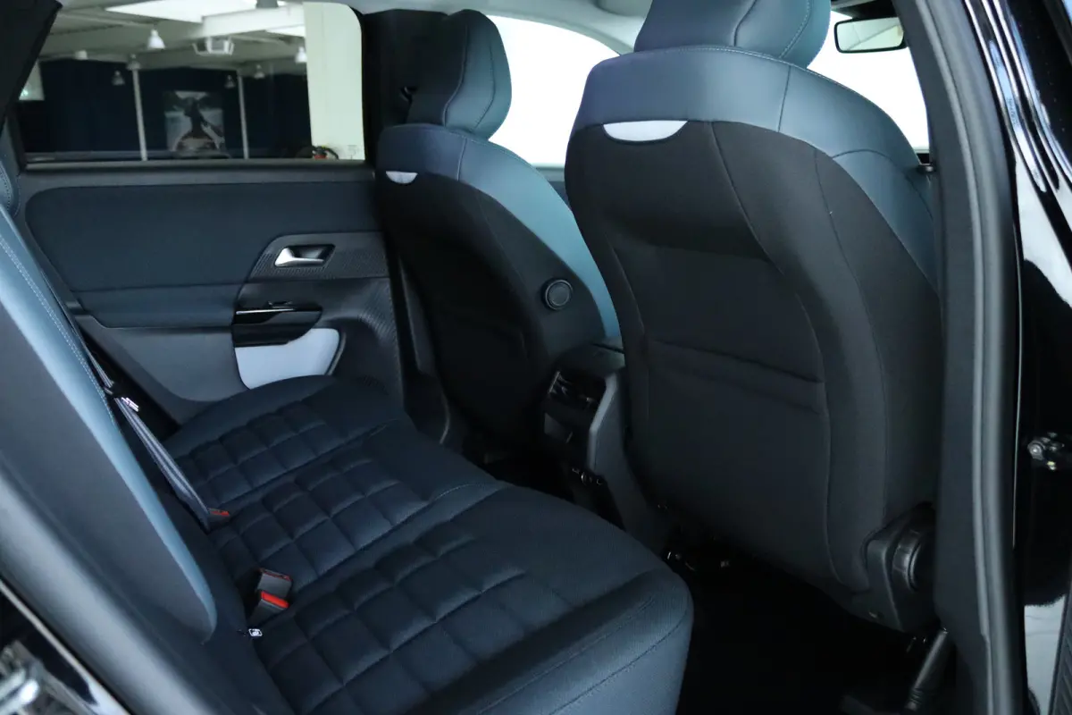 1.2 Hybrid 145 Business | 8 Jaar Garantie | Adapt. Cruise | Head-up | 360 Camera | Stuurverwarming | Elektr. Klep | Navi | Carplay | Climate |