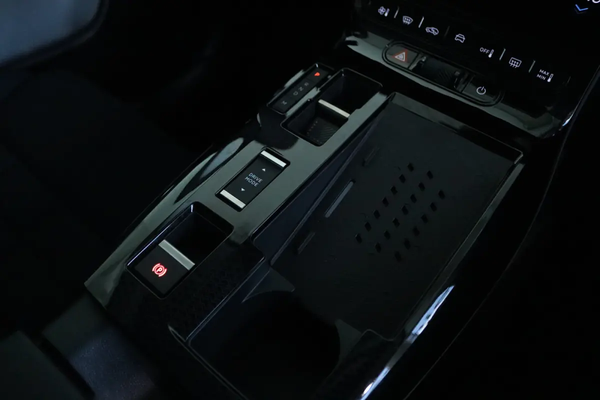 1.2 Hybrid 145 Business | 8 Jaar Garantie | Adapt. Cruise | Head-up | 360 Camera | Stuurverwarming | Elektr. Klep | Navi | Carplay | Climate |