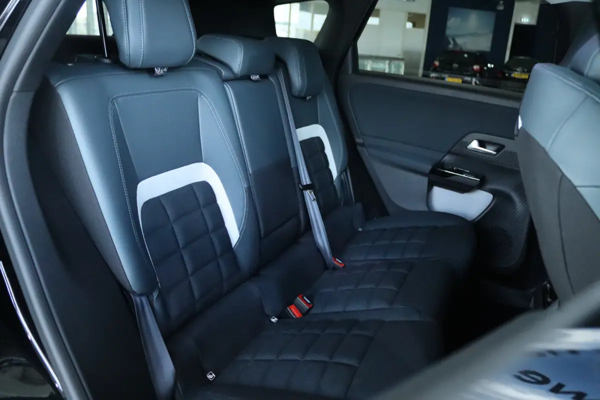 1.2 Hybrid 145 Business | 8 Jaar Garantie | Adapt. Cruise | Head-up | 360 Camera | Stuurverwarming | Elektr. Klep | Navi | Carplay | Climate |